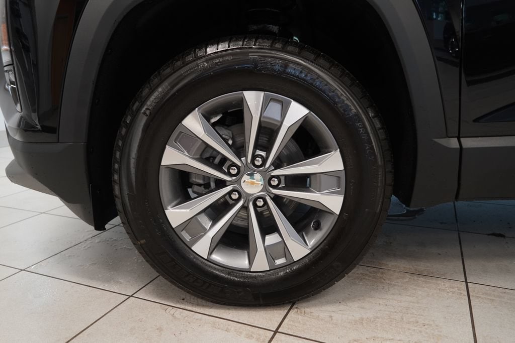 2027 Chevrolet Equinox LT - Photo 16