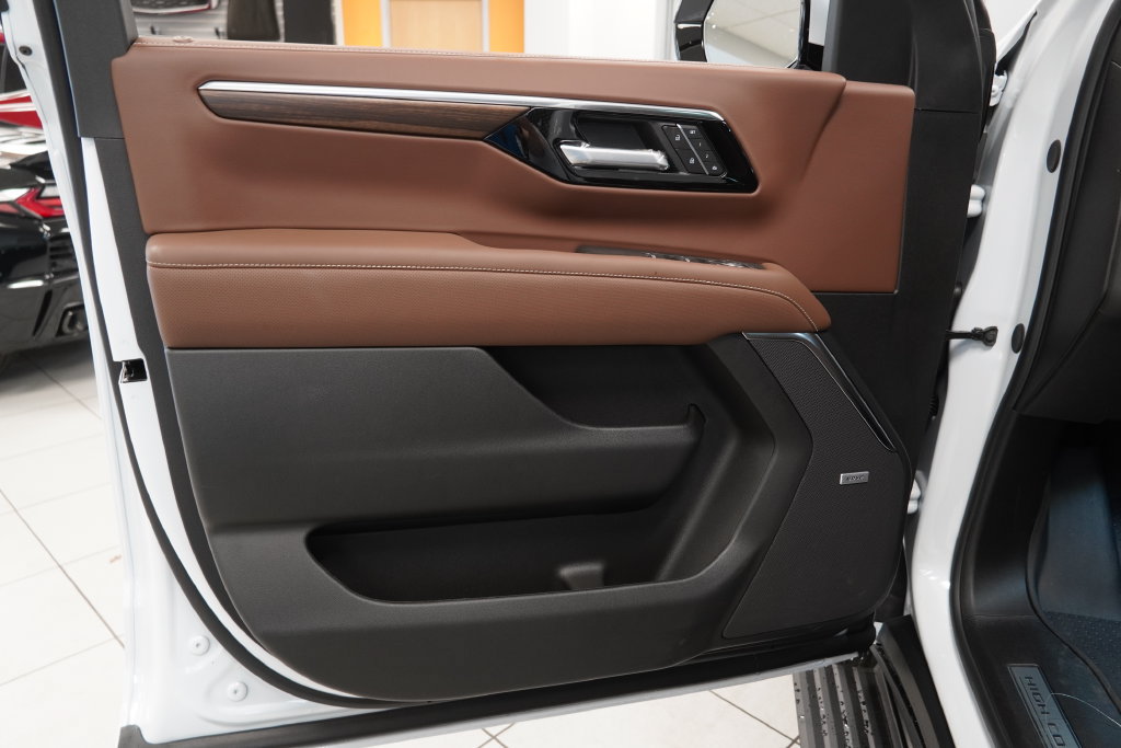 2027 Chevrolet Suburban High Country - Photo 19