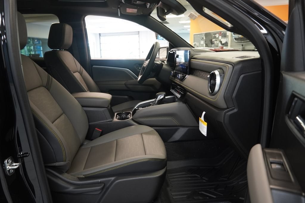 2026 Chevrolet Colorado ZR2 - Photo 36