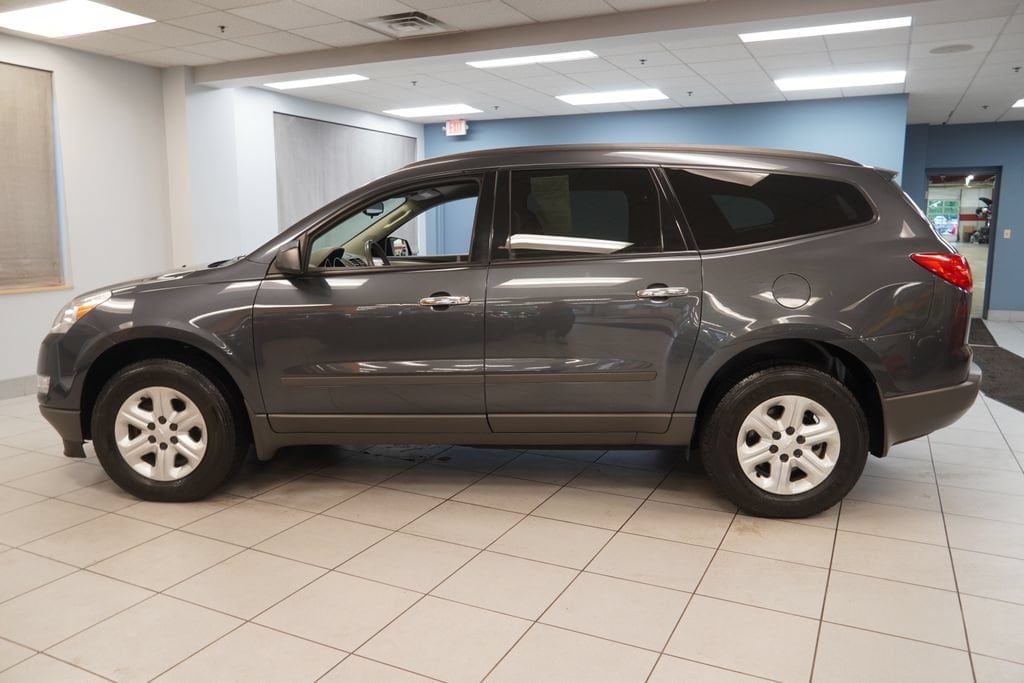 Used 2012 Chevrolet Traverse LS with VIN 1GNKRFED0CJ394750 for sale in Strongsville, OH