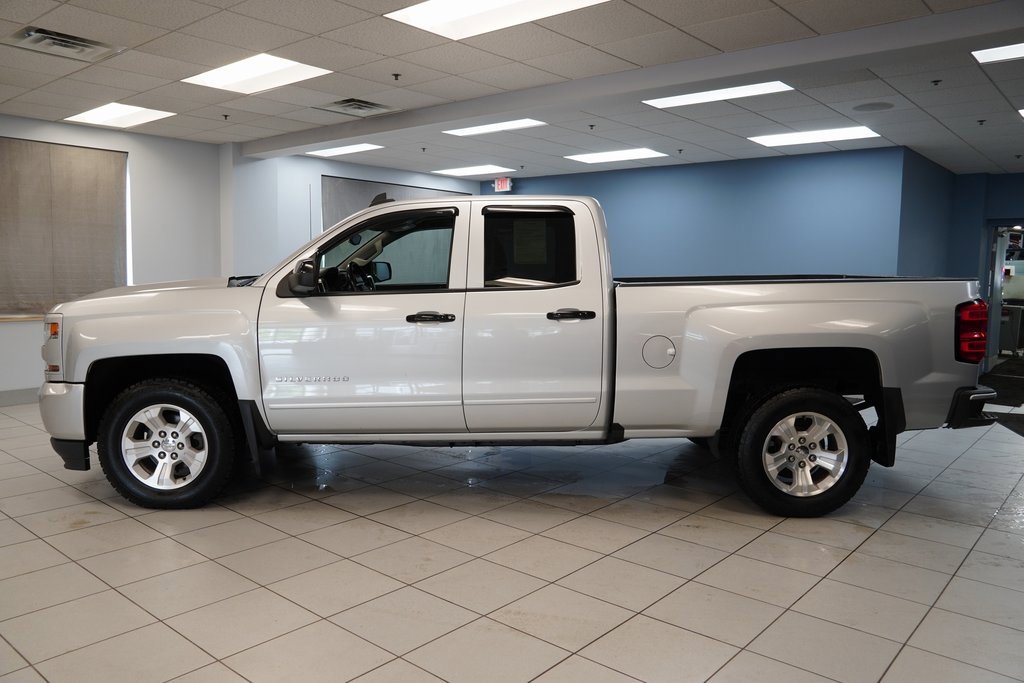 Used 2018 Chevrolet Silverado 1500 LT with VIN 1GCVKREC3JZ213285 for sale in Strongsville, OH