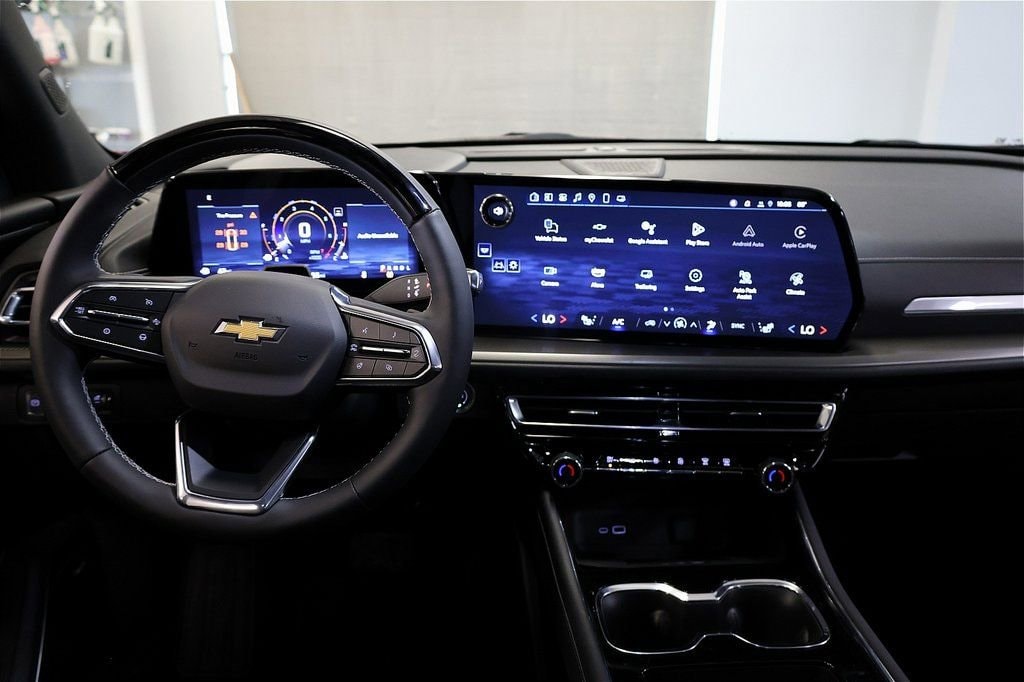2025 Chevrolet Traverse LT - Photo 11