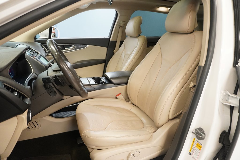 2019 Lincoln Nautilus Reserve photo 3