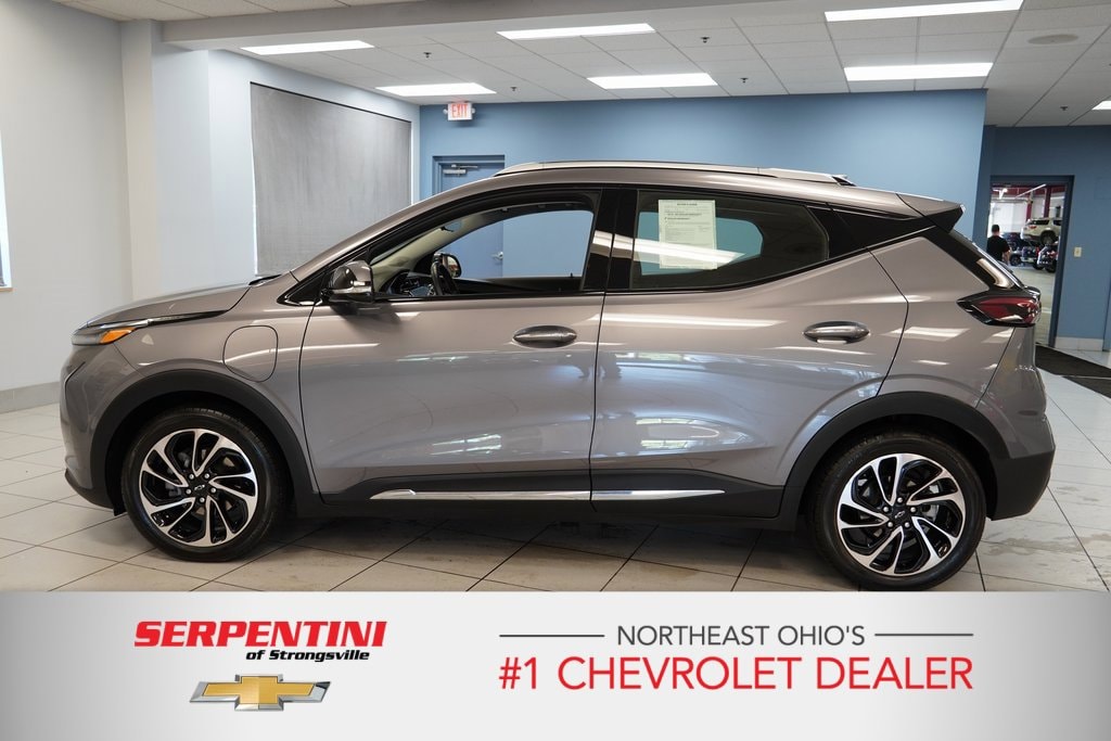 Used 2023 Chevrolet Bolt EUV Premier with VIN 1G1FZ6S06P4193993 for sale in Strongsville, OH