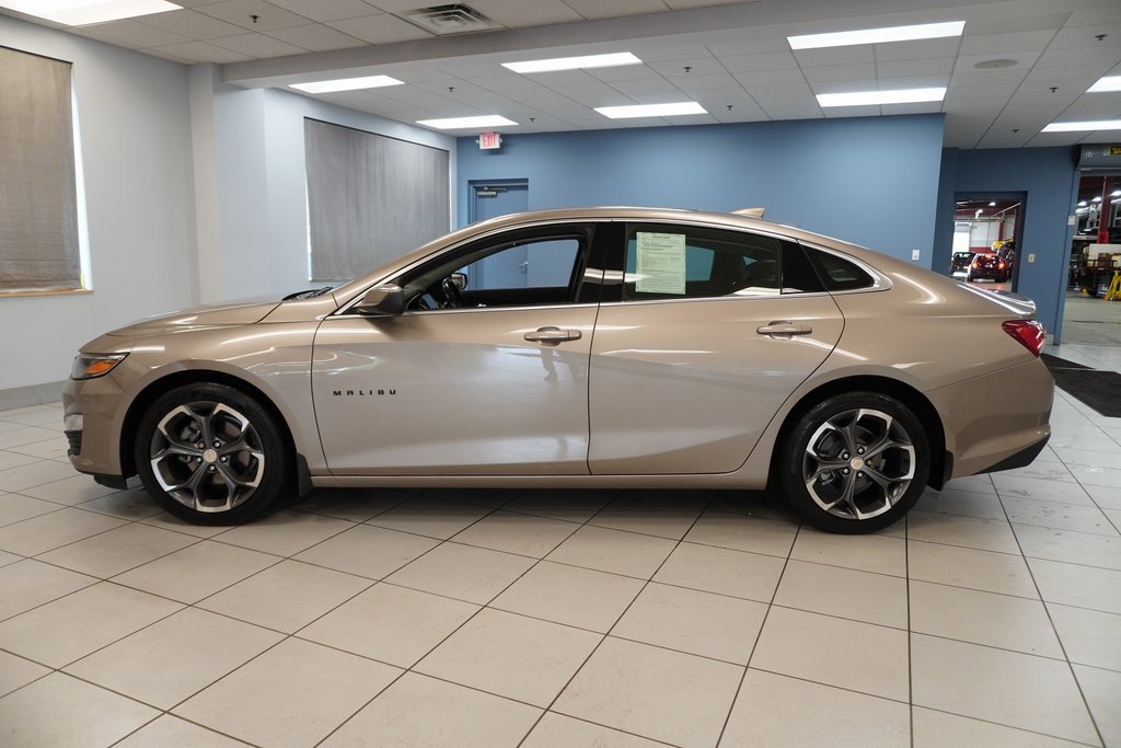 2022 Chevrolet Malibu 1LT photo 2