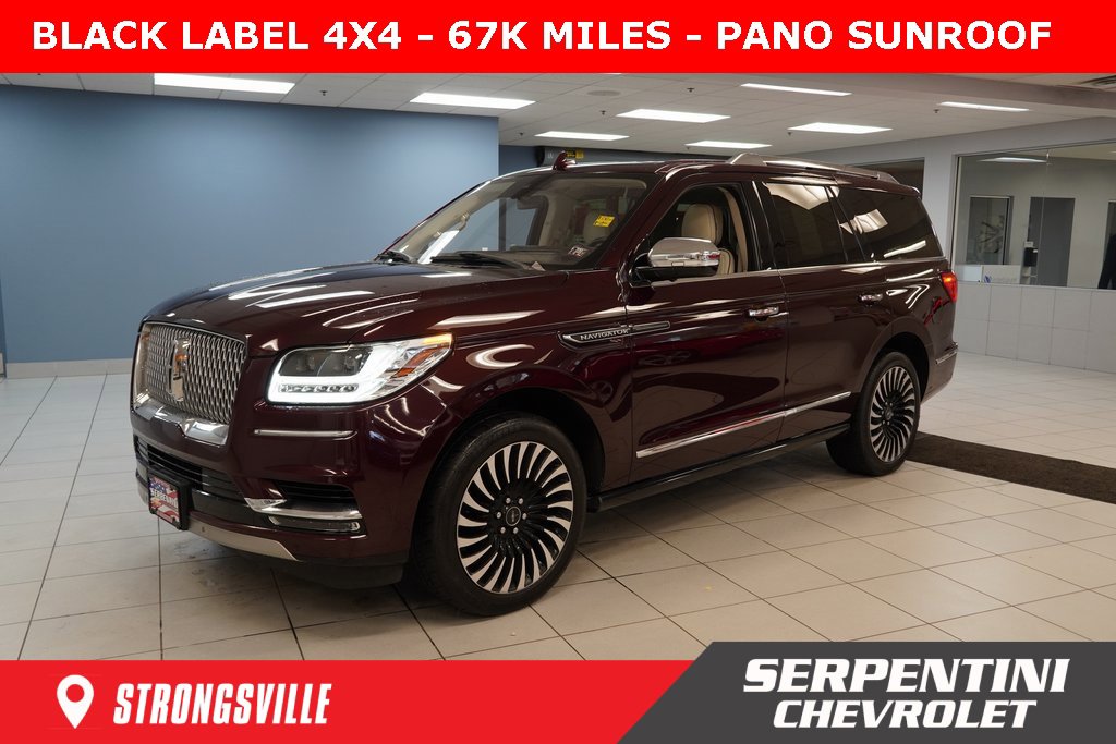 2018 Lincoln Navigator Black Label's photo