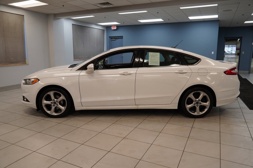 Used 2016 Ford Fusion SE Sedan