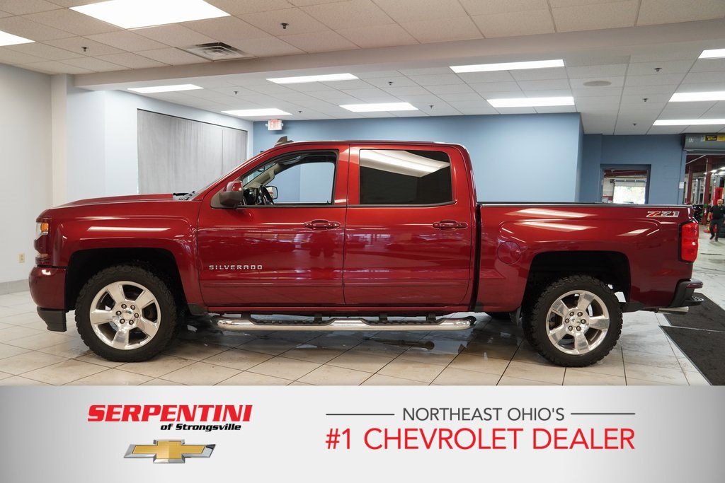 2017 Chevrolet Silverado 1500 LT photo 2