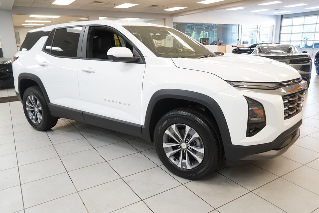 2027 Chevrolet Equinox LT - Photo 14