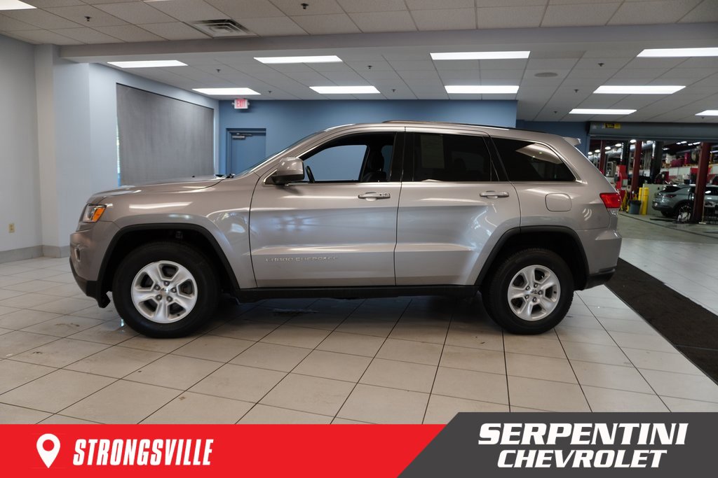 2016 Jeep Grand Cherokee Laredo photo 2