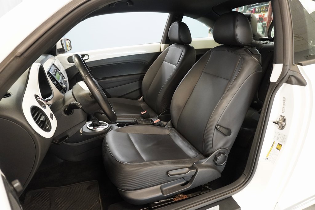 2012 Volkswagen Beetle 2.5L photo 2
