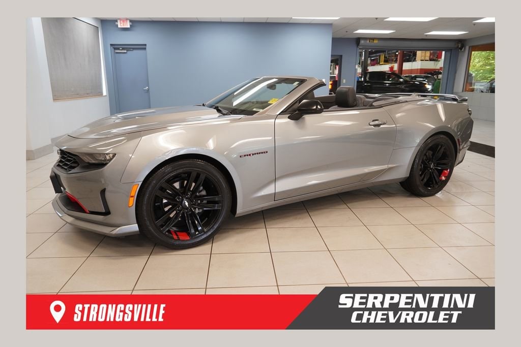 2023 Chevrolet Camaro 2LT Convertible's photo
