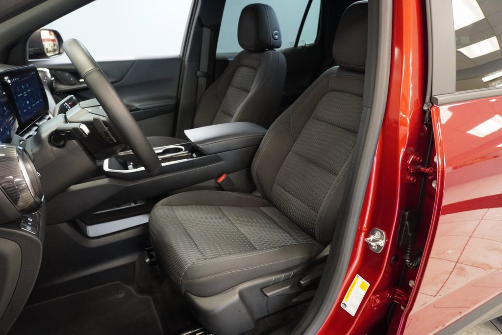 2025 Chevrolet Equinox LT photo 3