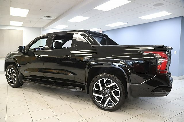 2024 Chevrolet Silverado EV RST photo 4