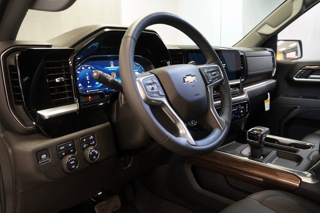 2025 Chevrolet Silverado 1500 LT - Photo 6