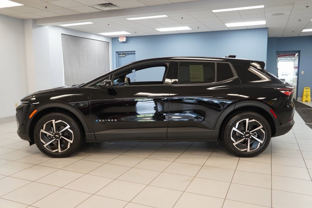 Used 2025 Chevrolet Equinox EV 2LT with VIN 3GN7DLRP3SS157240 for sale in Strongsville, OH