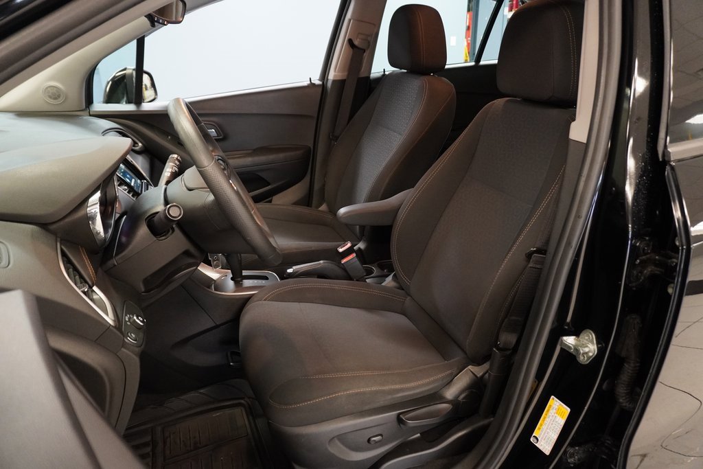 2019 Chevrolet Trax LS photo 3