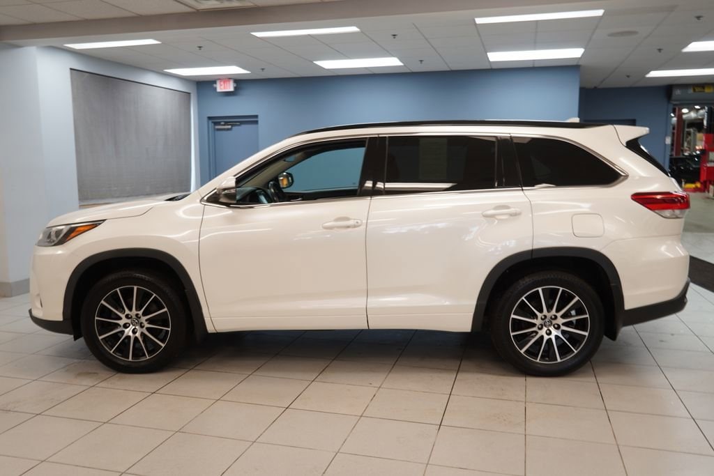 Used 2018 Toyota Highlander SE SUV
