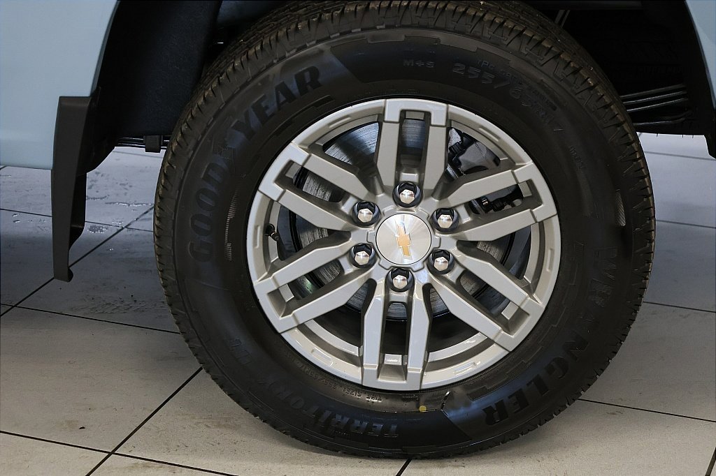 2026 Chevrolet Colorado LT photo 2