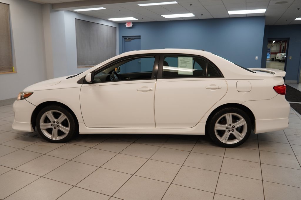 2013 Toyota Corolla L photo 2