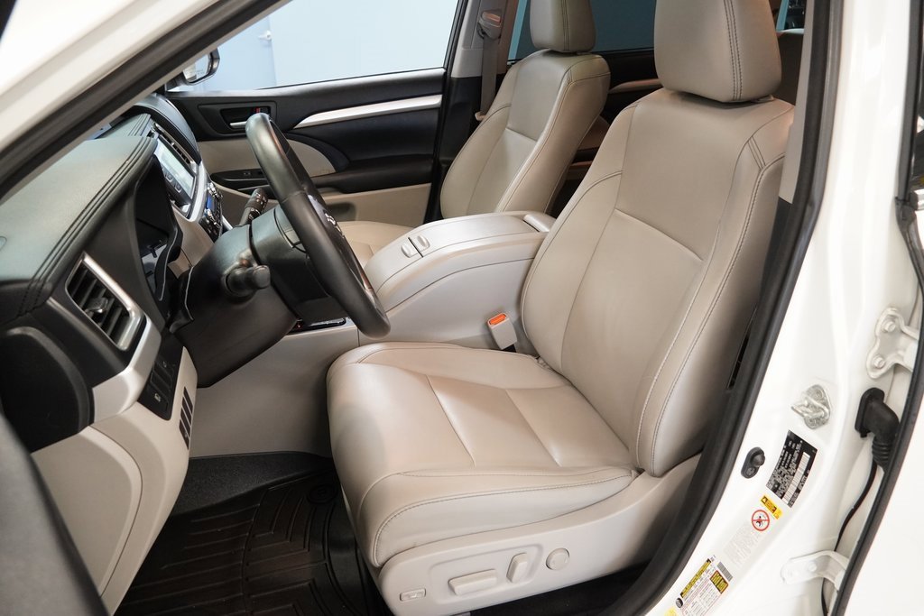 2018 Toyota Highlander Hybrid XLE photo 2