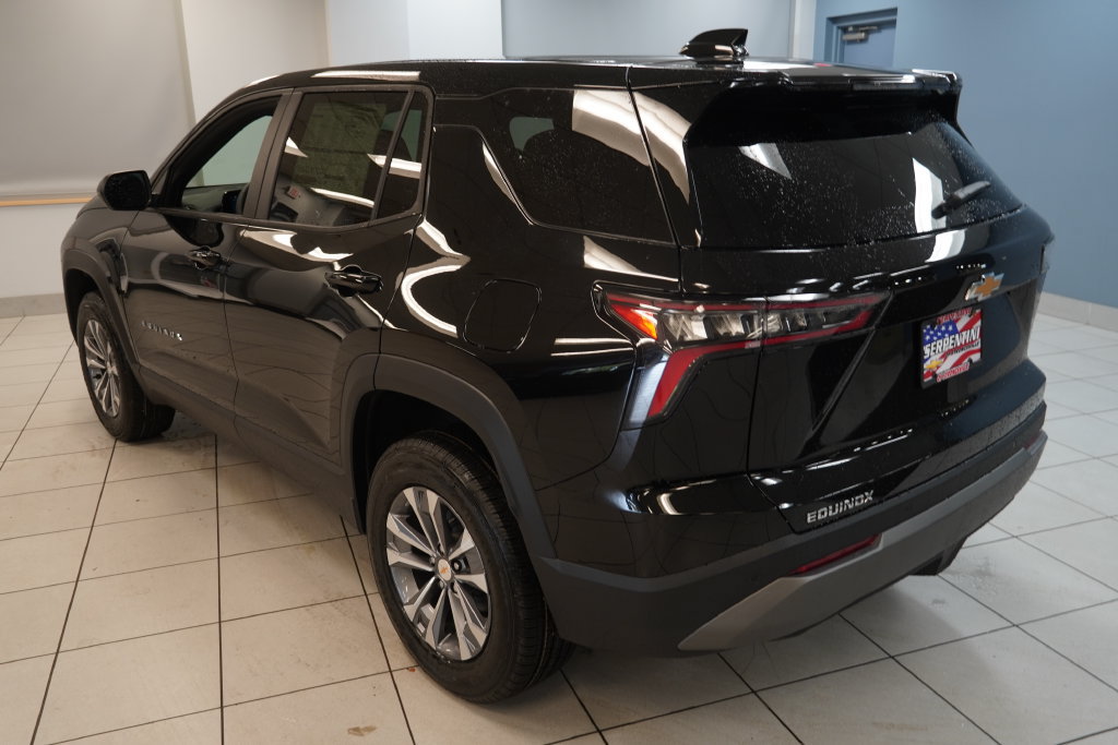 2027 Chevrolet Equinox LT - Photo 8