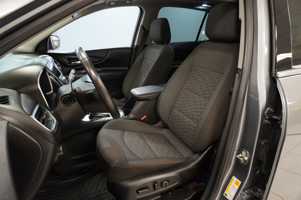 2018 Chevrolet Equinox LT photo 3