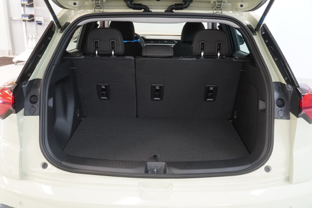 2027 Chevrolet Bolt LT - Photo 10