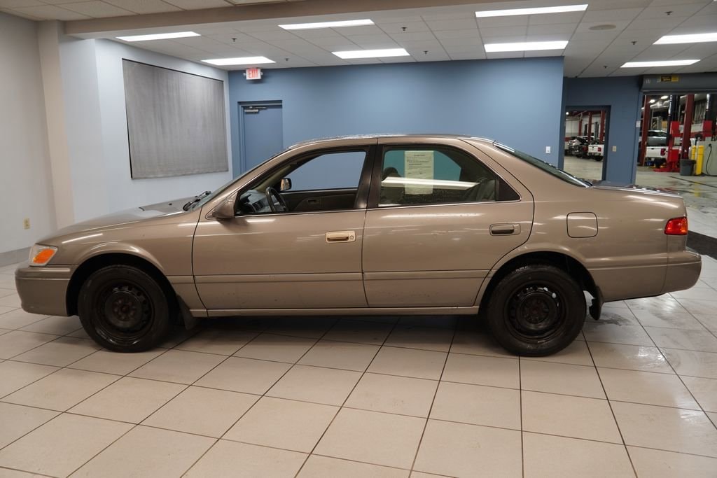 Used 2000 Toyota Camry LE with VIN 4T1BG22K6YU693137 for sale in Strongsville, OH