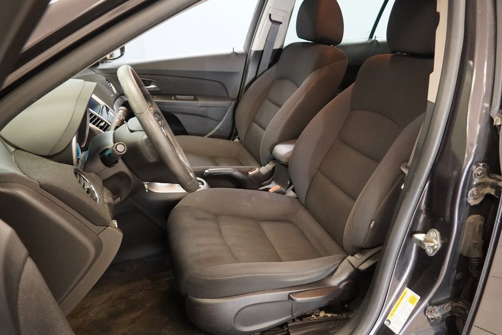 2015 Chevrolet Cruze LT photo 3