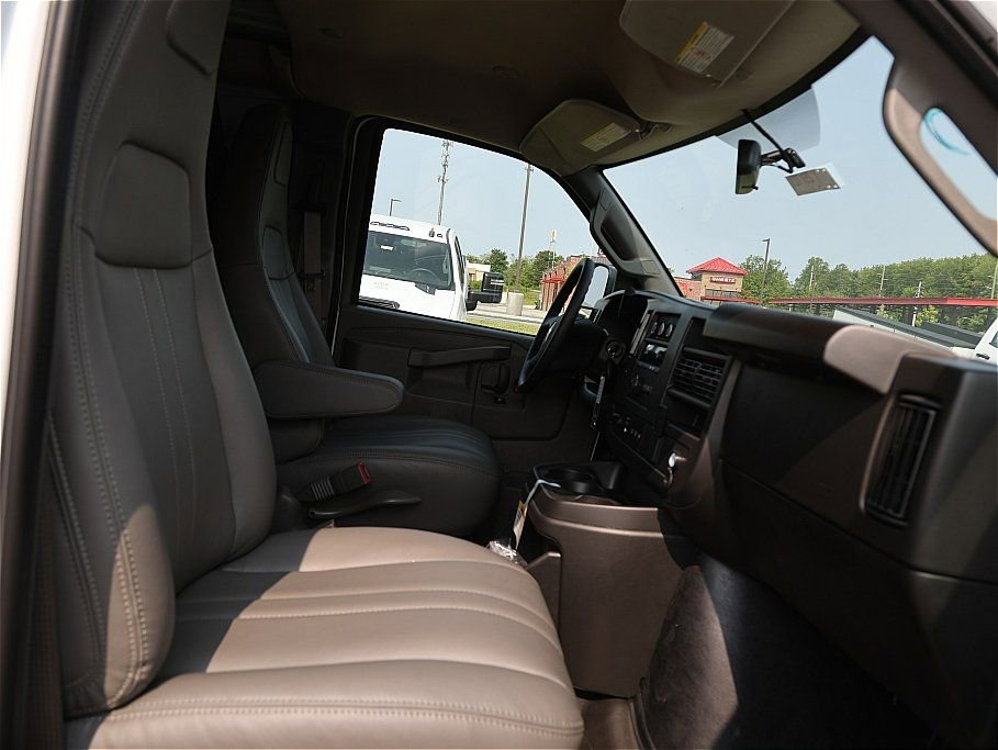 2025 Chevrolet Express Cargo Work Van - Photo 20