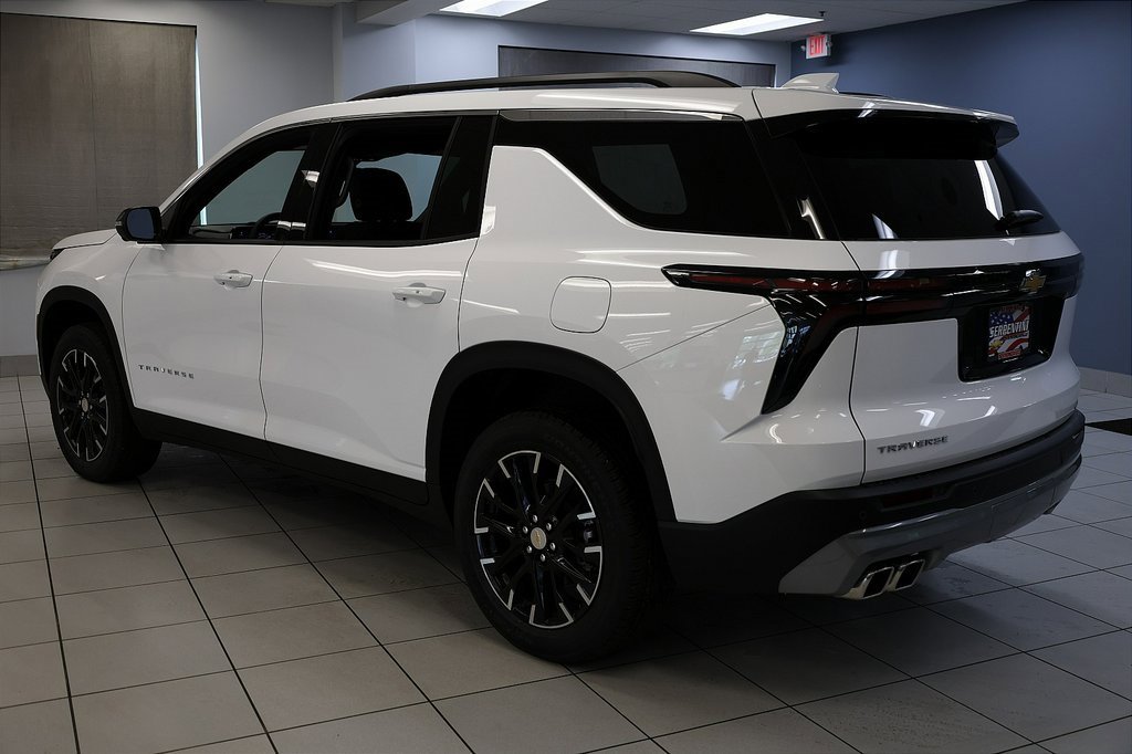 2025 Chevrolet Traverse photo 3