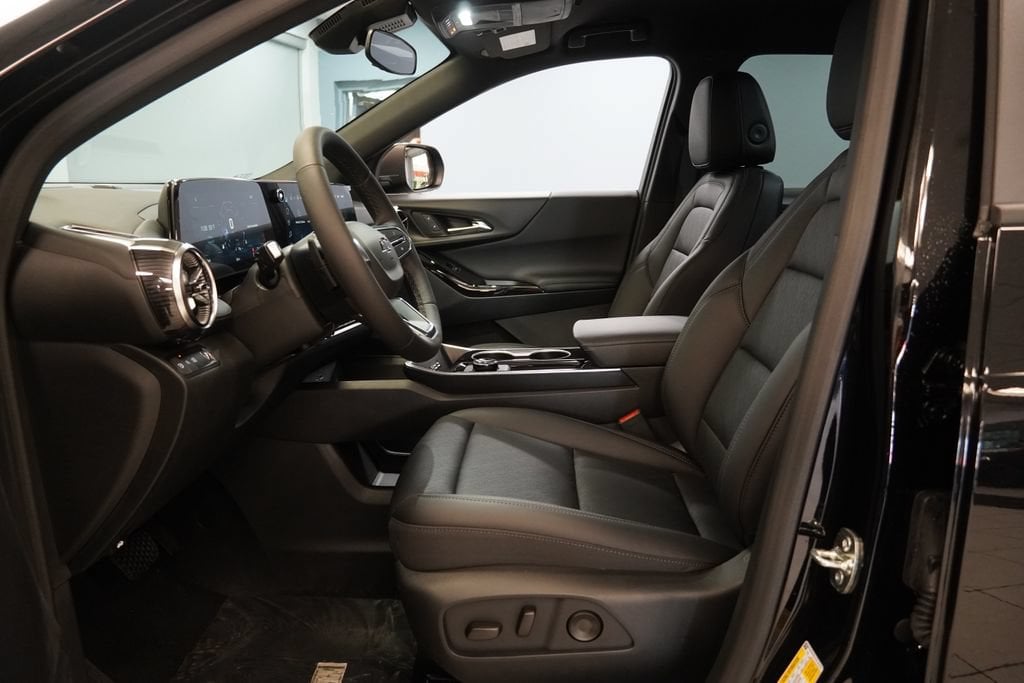 2027 Chevrolet Equinox LT - Photo 4
