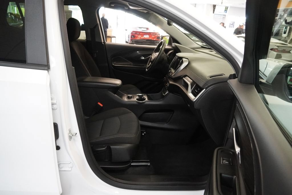 2024 GMC Terrain SLE - Photo 11