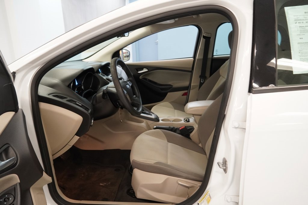 Used 2014 Ford Focus SE Hatchback