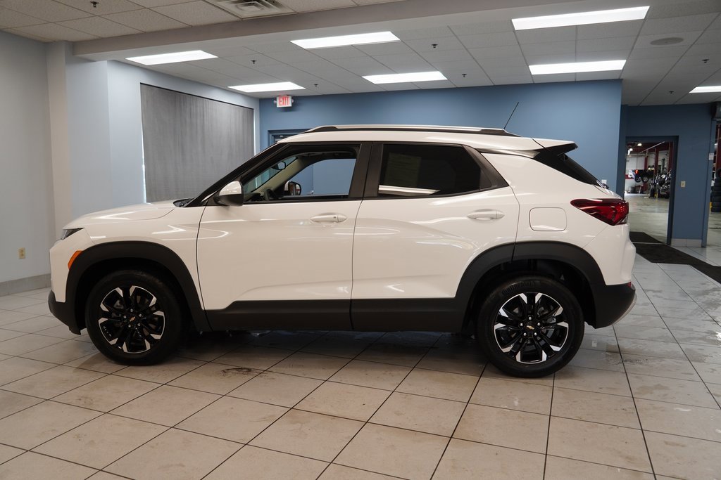 2023 Chevrolet Trailblazer LT photo 2