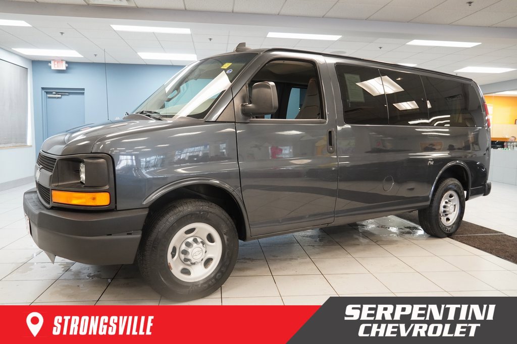 2016 Chevrolet Express Passenger LS's photo