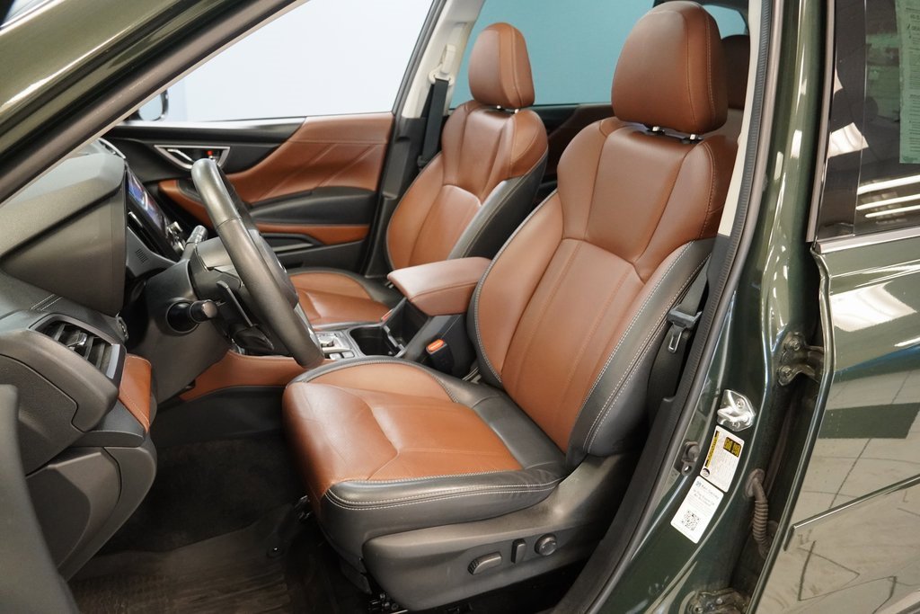 2023 Subaru Forester Touring photo 3