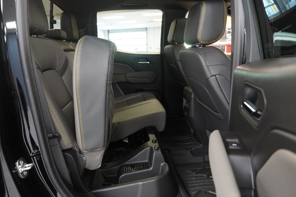 2026 Chevrolet Colorado ZR2 - Photo 33