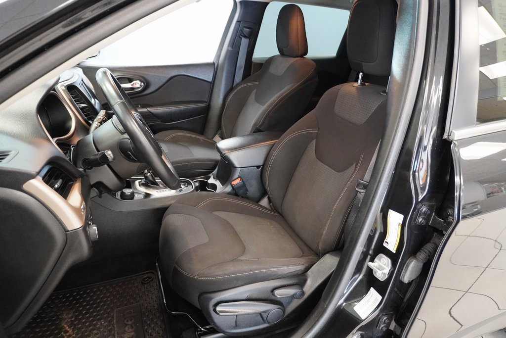 2015 Jeep Cherokee Latitude photo 2