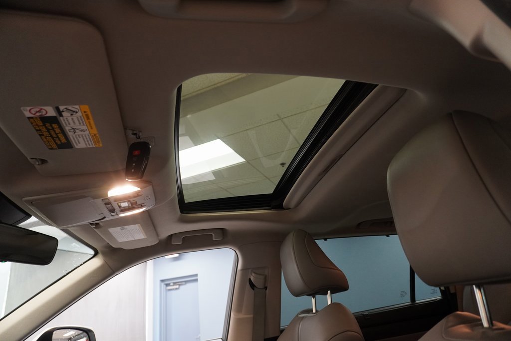 2020 Toyota Highlander XLE photo 3