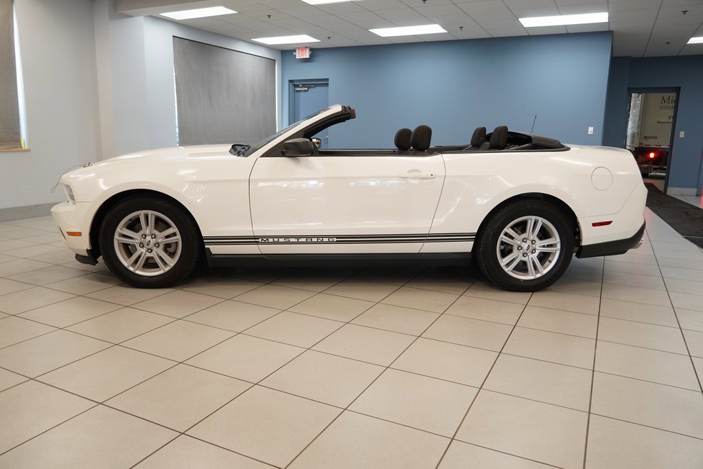 Used 2012 Ford Mustang V6 with VIN 1ZVBP8EM5C5270568 for sale in Strongsville, OH