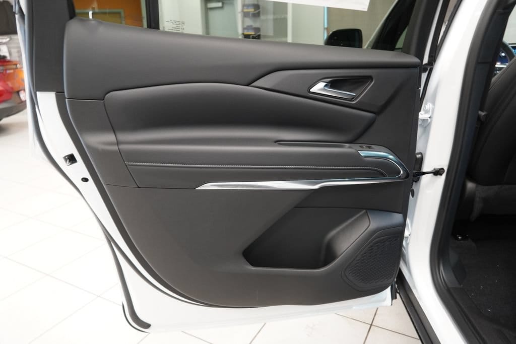 2027 Chevrolet Traverse LT - Photo 26