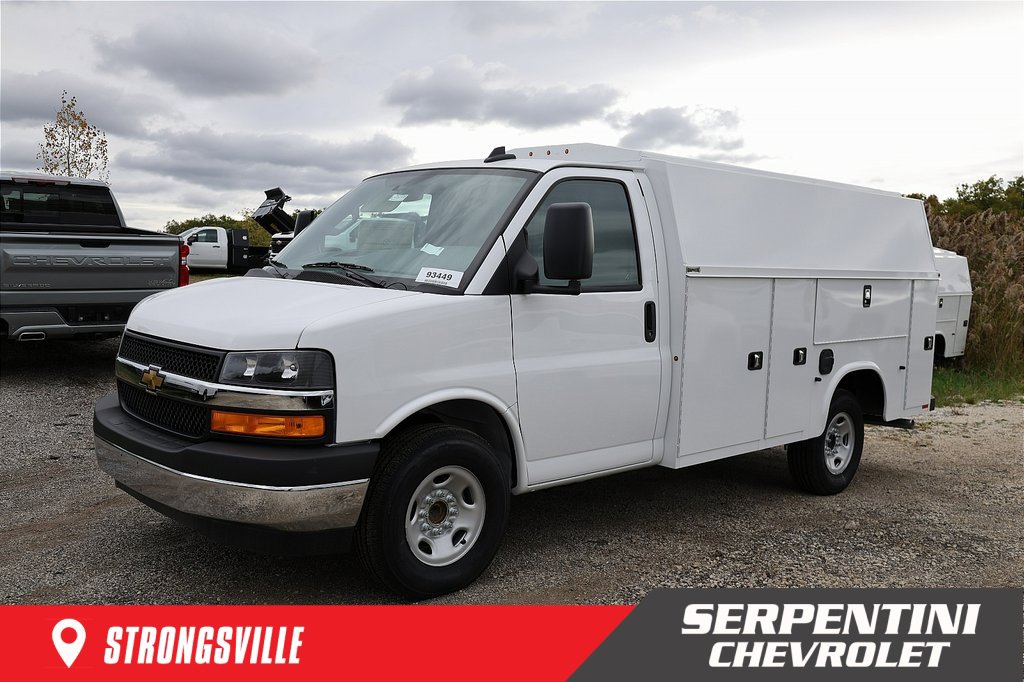2025 Chevrolet Express Cutaway Base's photo