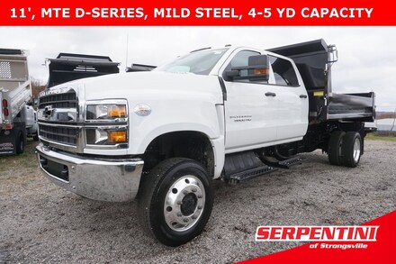 2024 Chevrolet Silverado 5500 HD Work Truck Truck 4WD Crew Cab  [NAV, K40, R9N, E01, C49, XEZ, J24, J27, NZZ, UY7, SLM, UQ3, V23, U01, V22, U04, NK5, AQQ, AAC, 3F9, NSQ, JL1, PWV, N33, vehicle_recall, FTB, MAH, MIU, VT7, BTN, FTO, UZF, FTN, WMY, DPN, C67, KW5, 092, FTV, FU7, J48, 1SZ, V46, X88, N4C, N4E, A31, 9L3, 9L7, AKO, P0D, SFW, YK6, U2J, TR1, 01U, 7Y7, AU3, G86, EM1, FNP, 5DY, J69, K05, AE7, BG9, UDC, KI4, TRW, UE0, C99, R6G, 4D7, H2R, V76, GZG, EF7, UMN, NXG, FPF, GAZ, PD7, XL7, A68, UVC, R7N, PTO, IO3, 1WT, YEZ, UNL, VXT, ZY1, KBK, FHX, F0C, NQF, V8D, K34, N12, U73, VYU, AY0, L5D]
