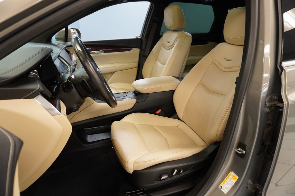 2019 Cadillac XT5 Luxury photo 2