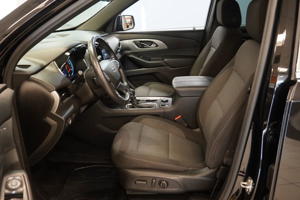 Used 2022 Chevrolet Traverse LT Cloth SUV
