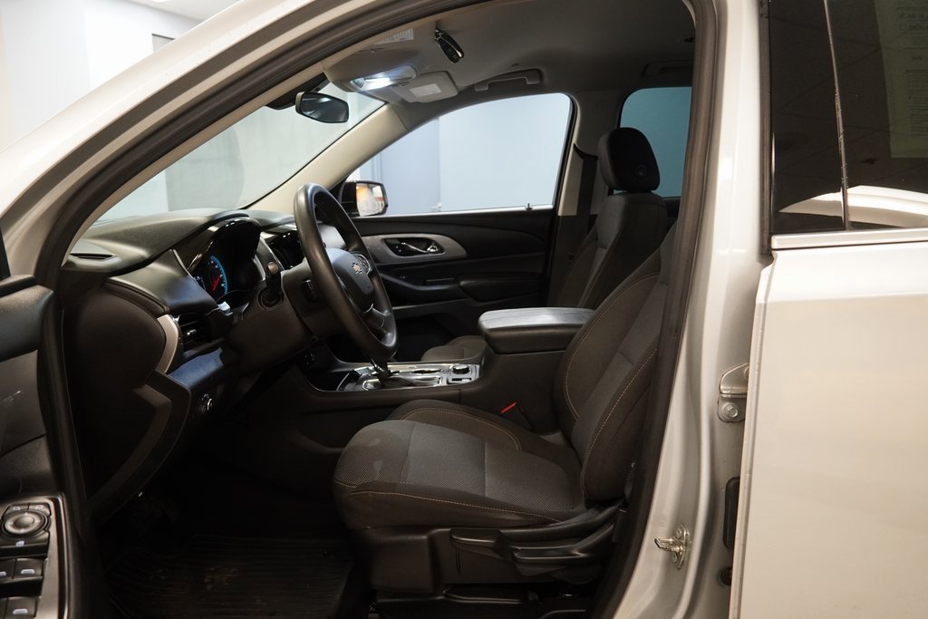 2018 Chevrolet Traverse LS photo 3