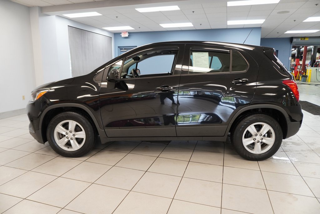 2019 Chevrolet Trax LS photo 2