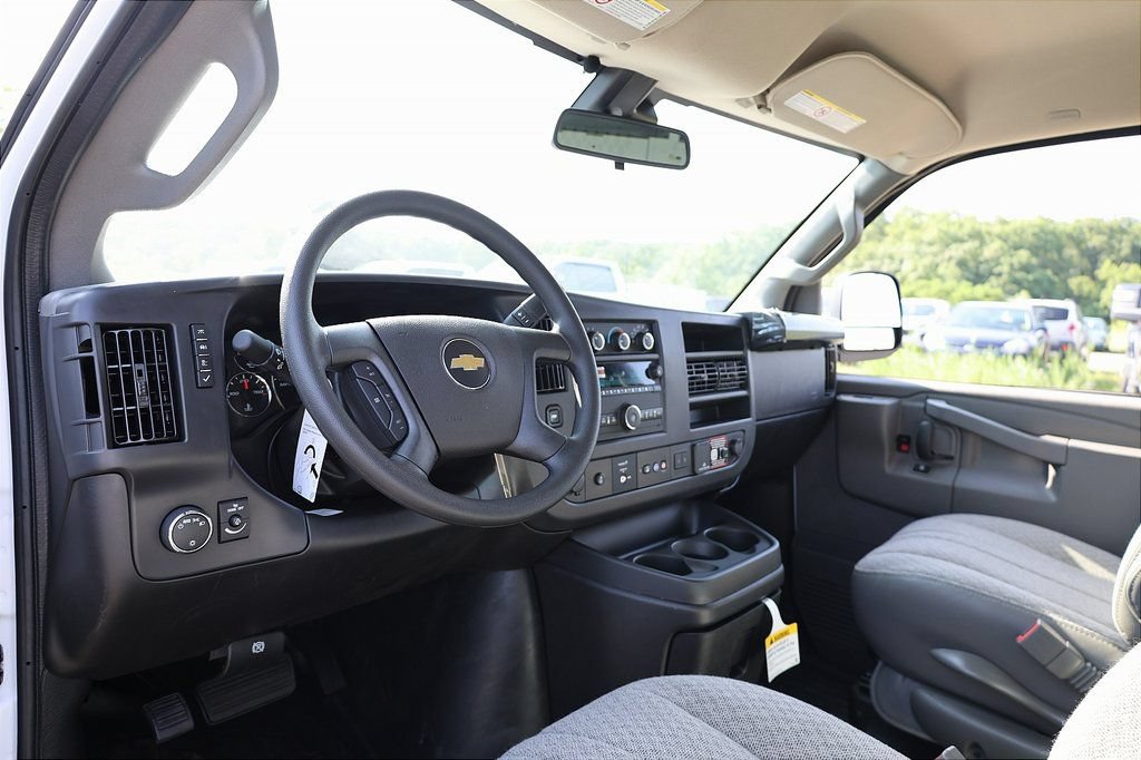 2025 Chevrolet Express Cargo Work Van - Photo 24
